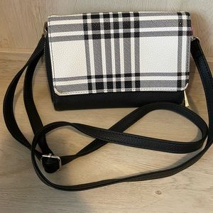 Thirty One Crossbody Wallet. NWOT. Black and White Plaid.